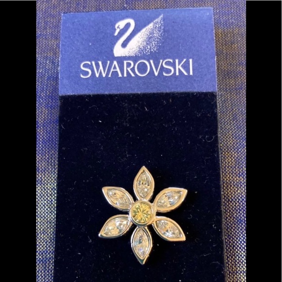 Swarovski Jewelry - 🎄SWAROVSKI Signed Crystal Flower Pin NWT